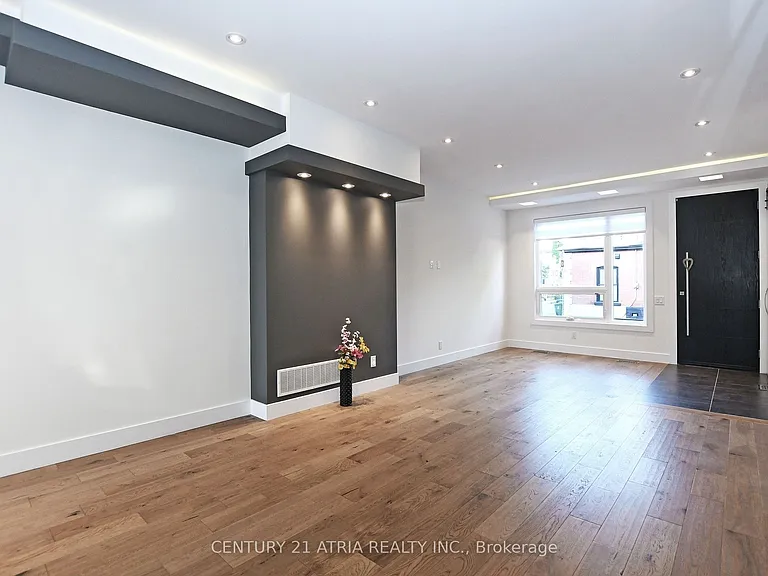 10 Palmerston Ave — Photo 6
