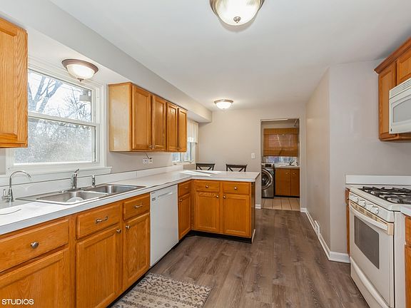 4th image of 5709 Western Ave