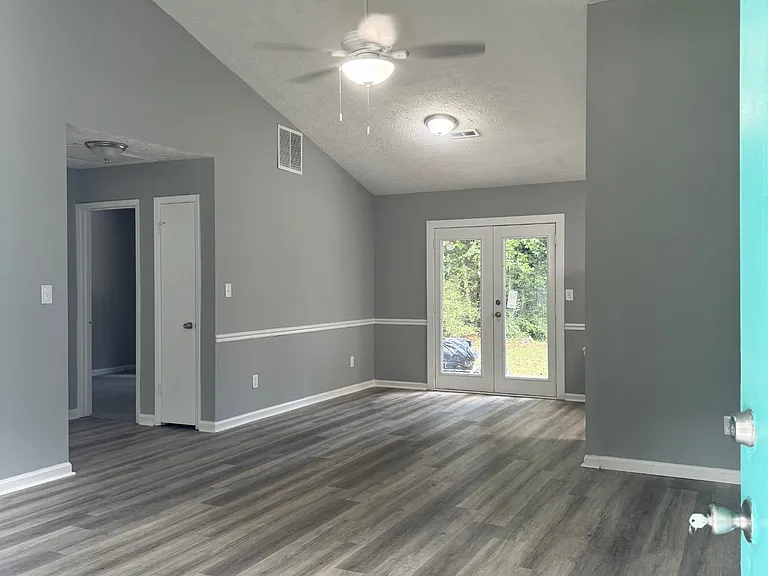 171 Adrian Dr — Photo 4