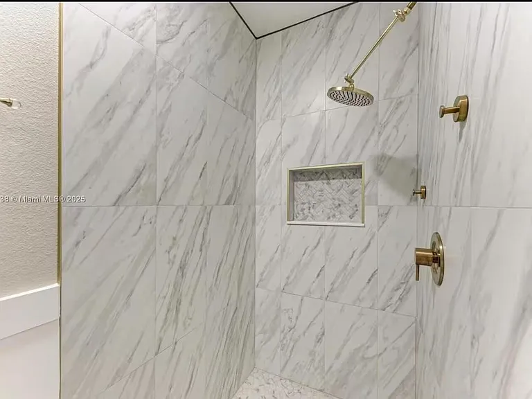 9675 SW Anchor Dr — Photo 32