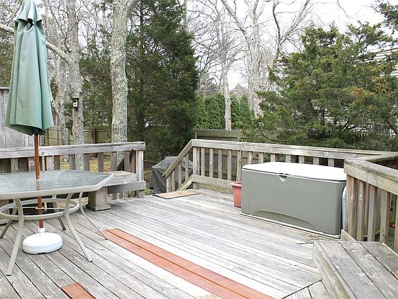 5th image of 7 Duvall Dr