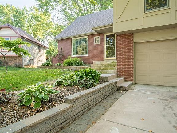 2nd image of 1836 E 153rd Cir