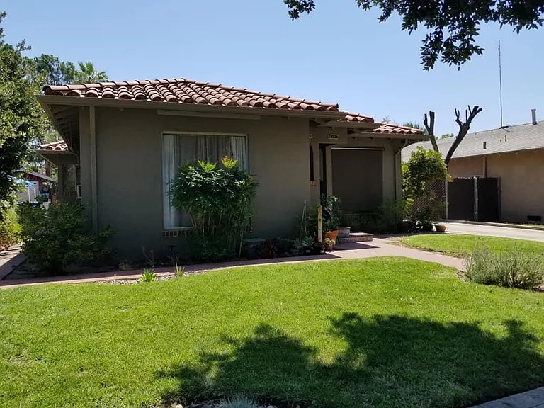 1350 N Echo Ave — Photo 1