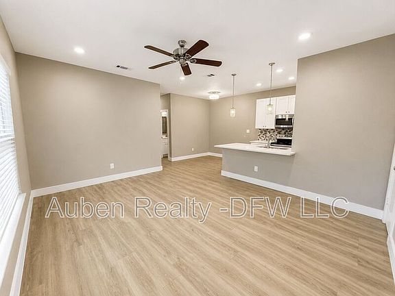 4th image of 8006 Doreen Ave