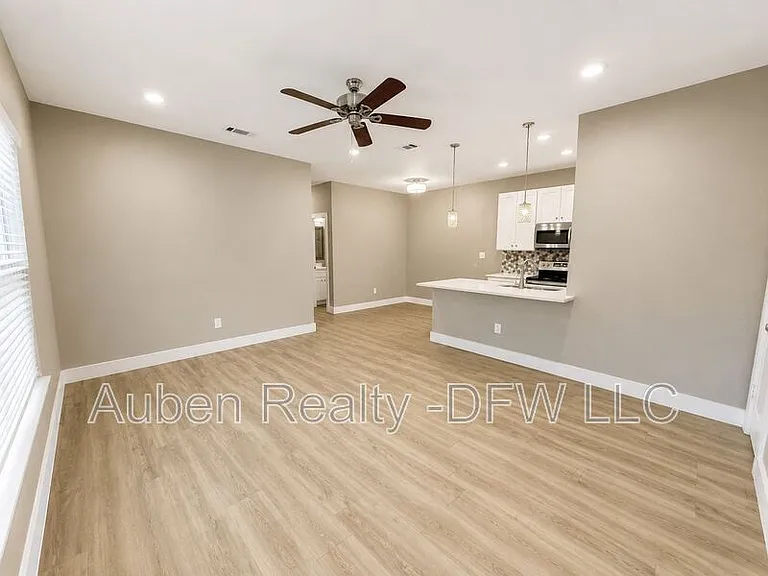 8006 Doreen Ave — Photo 4