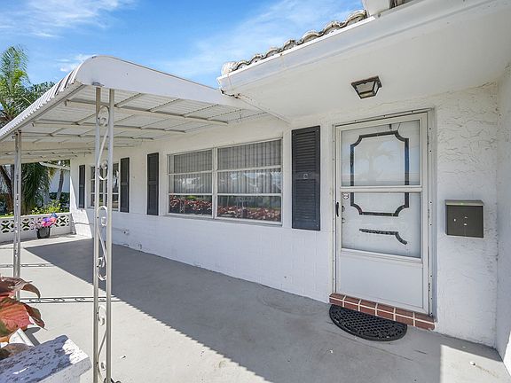 3rd image of 1515 SW 21st Street