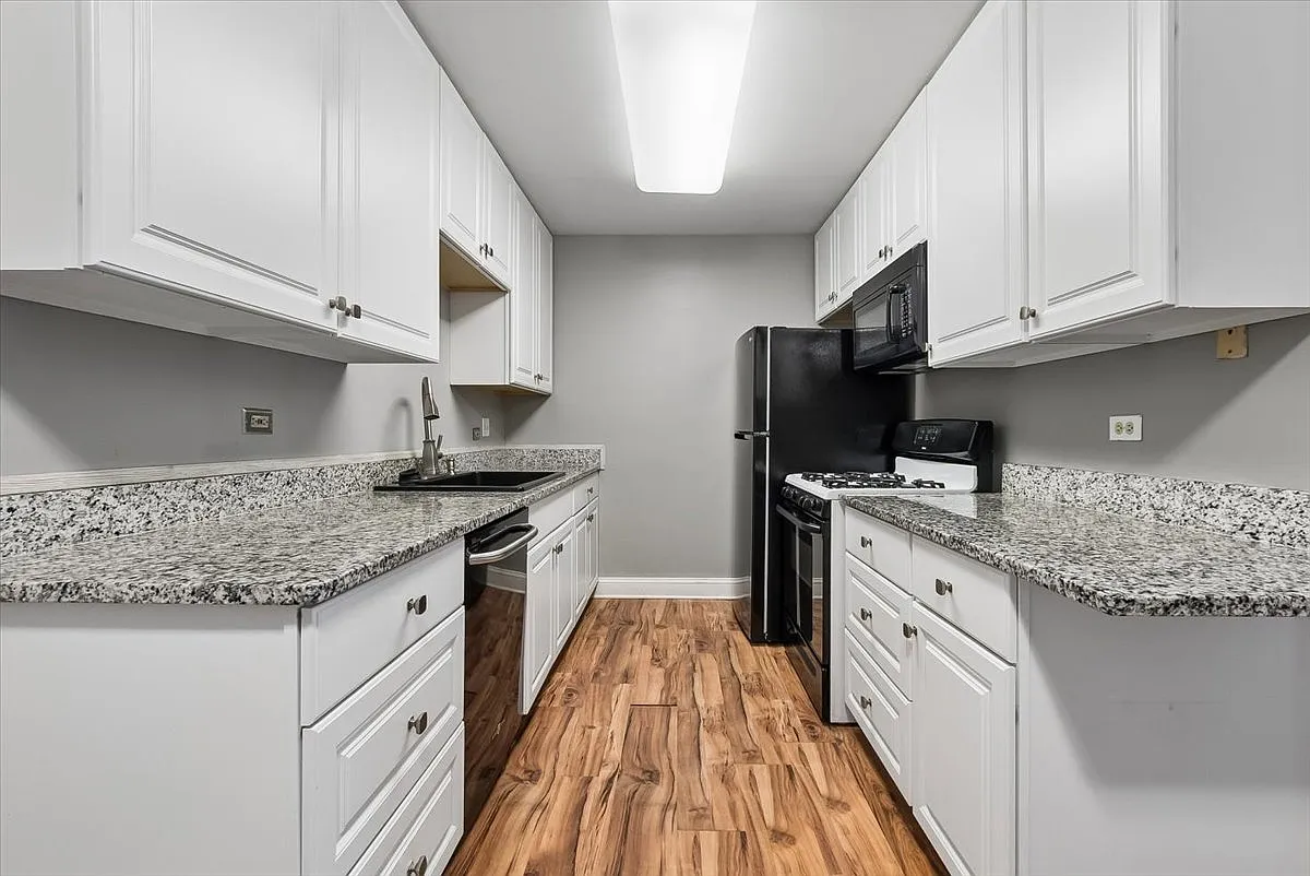 2 bed, 2.5 bath, 1903 sqft, $2,350 — Photo 3