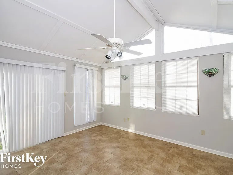 1569 Marcia Rd — Photo 9