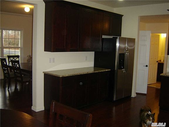 4th image of 12 Old Orchard Ct