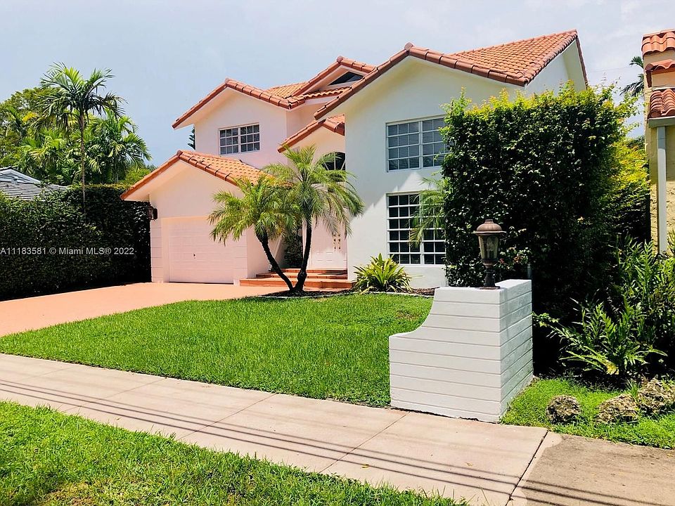 1st image of 1261 Venetia Ave
