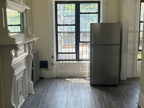 2nd image of 714 Hancock St #1