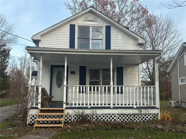 53 S Lake St, Madison, OH 44057