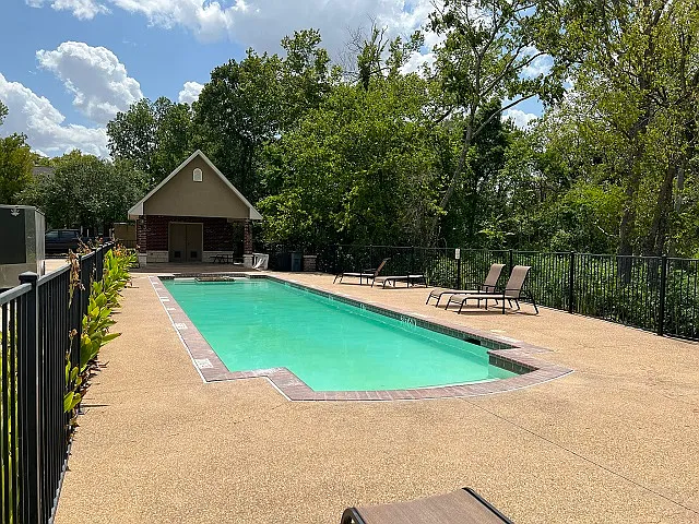 422 Forest Dr — Photo 9