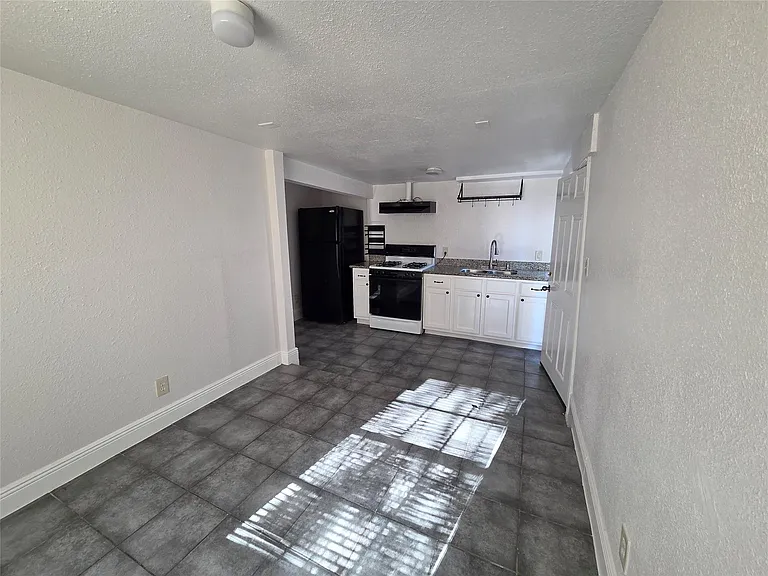 302 71st St #3 — Photo 3