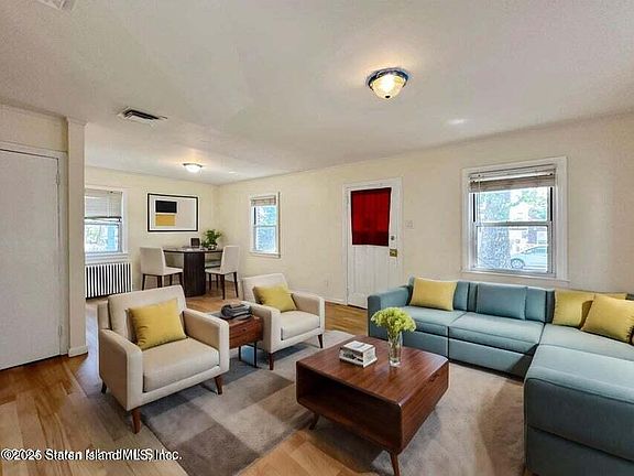 5th image of 285 Mallory Ave
