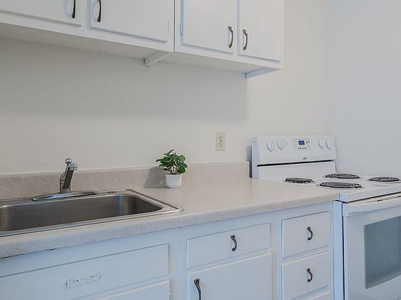 4th image of 3305 Hennepin Ave S #302