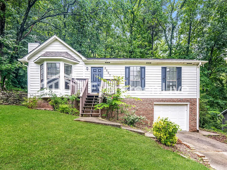 2657 Laburnum Dr — Photo 1