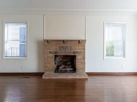4th image of 923 S Cabrillo Ave