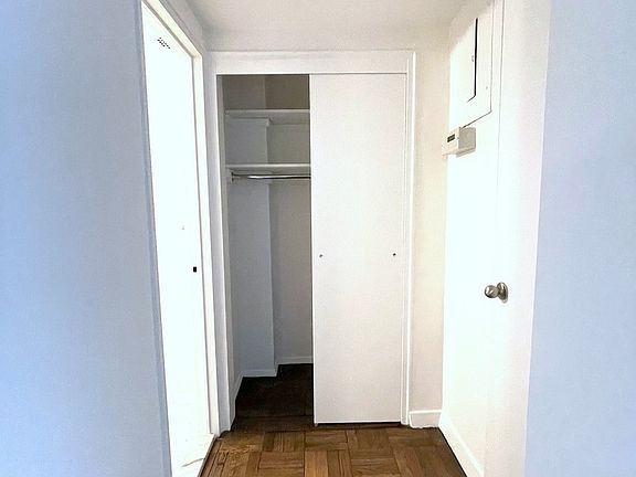 4th image of 219 E 69th St #12EF