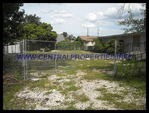 2nd image of 742 Clay St Ste C