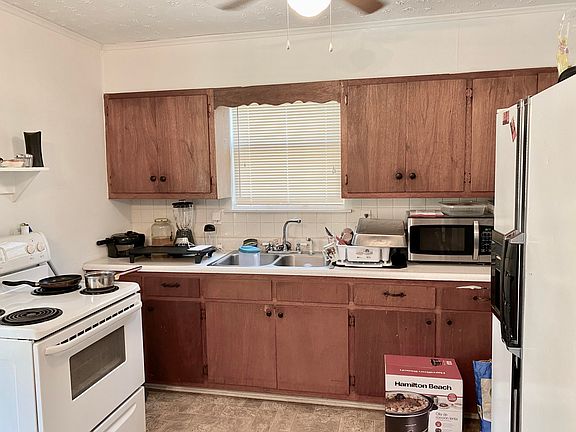 3rd image of 5843 Lucile Ln