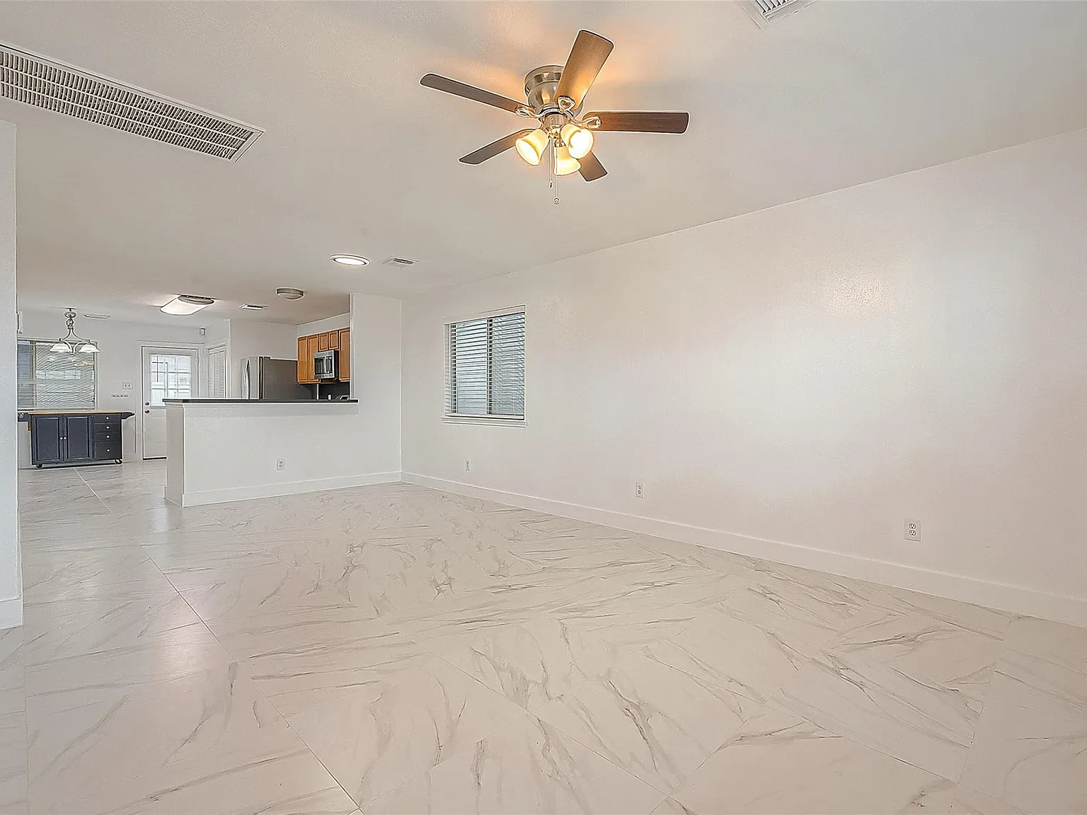 3 bed, 2.0 bath, 1200 sqft, $1,750 — Photo 2