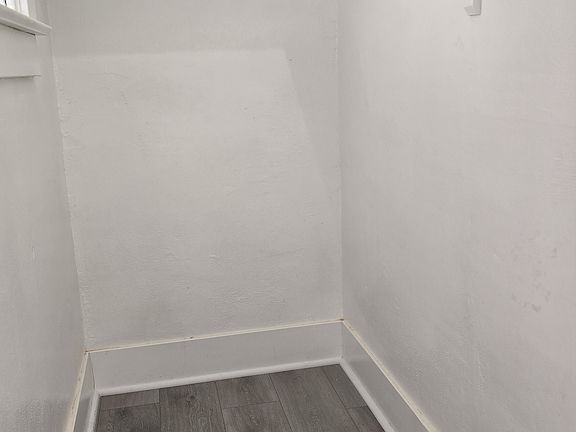 5th image of 960 N Van Ness Ave #E
