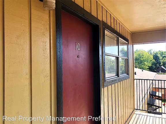 3rd image of 913 University Ave APT 11
