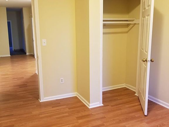 3rd image of 138 Hallock Ave #2L