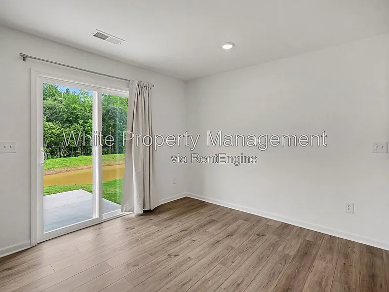 319 W 18th St — Photo 10