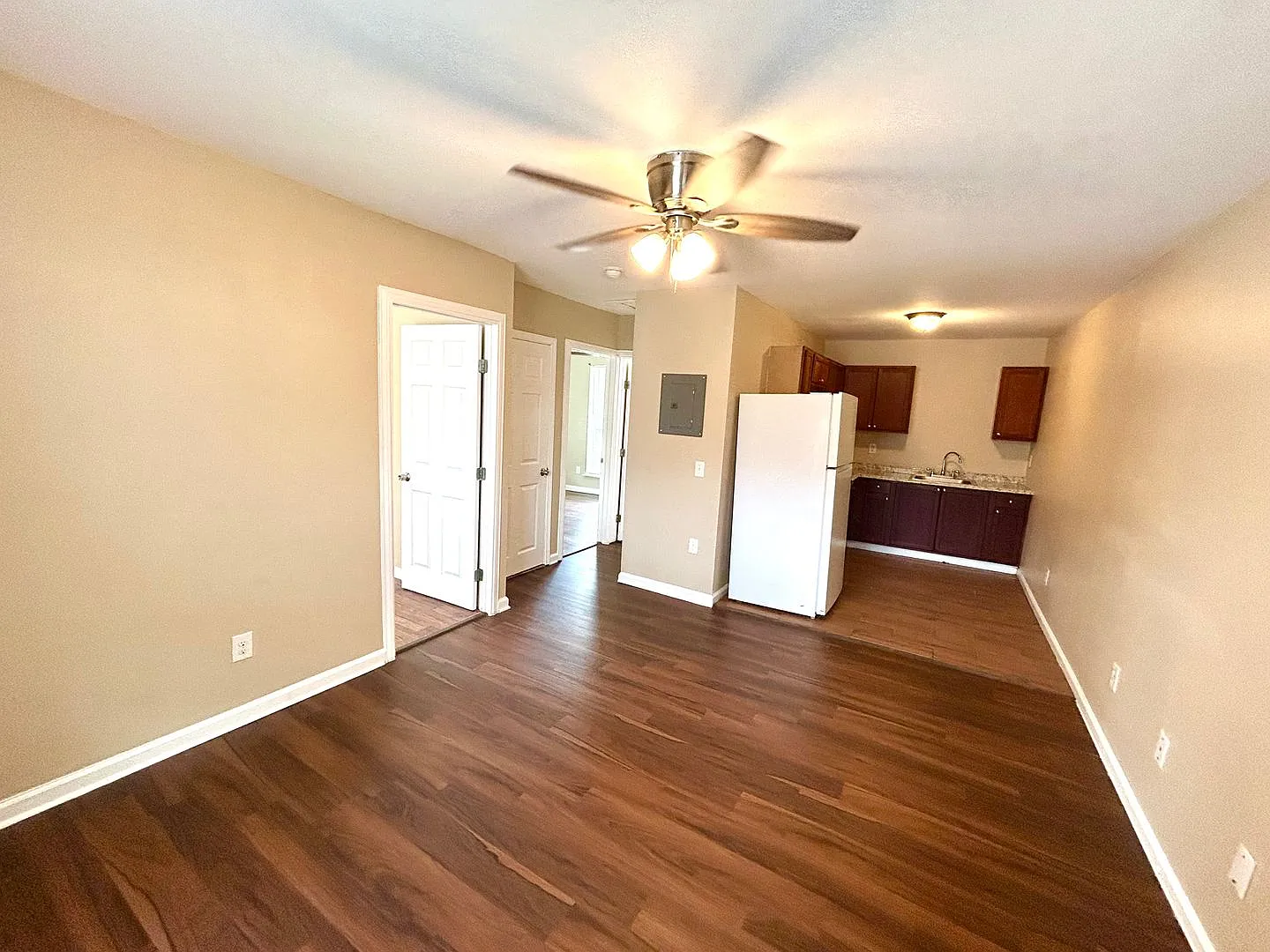 *Move In Special* 2 Bedroom / 1 Bath Unit Near Lackland Afb! — Photo 3