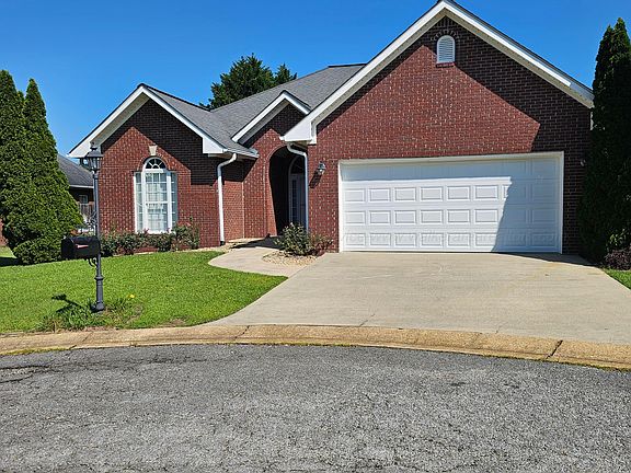 2nd image of 107 Oxford Ln
