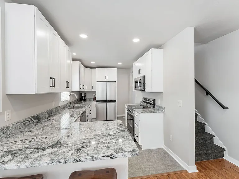 1205 S 7th Ave — Photo 5