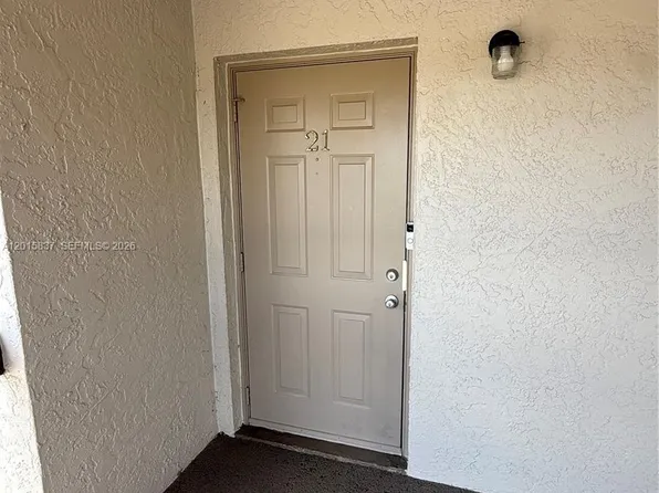 2221 E 5th St APT 21, Lehigh Acres, FL 33936