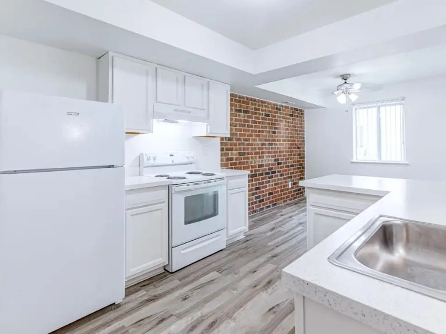 Riverside Townhomes — Photo 2