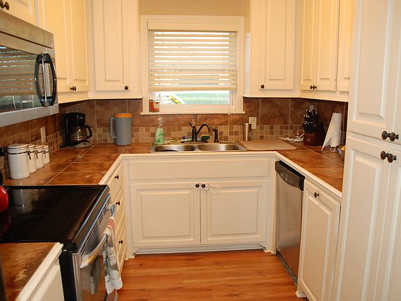 2nd image of 3269 Harle St