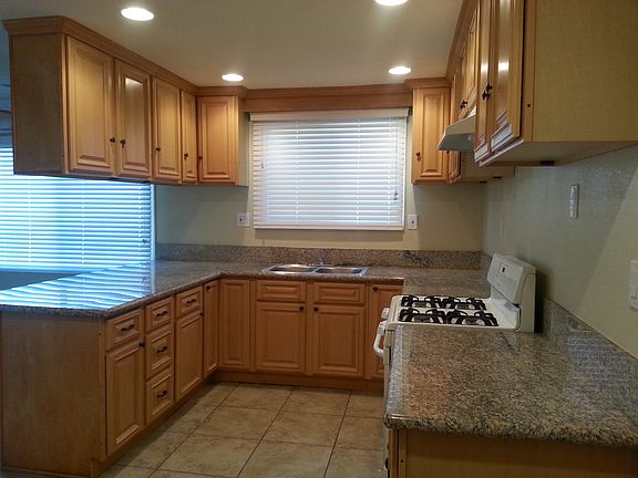 4th image of 12117 Parmelee Ave
