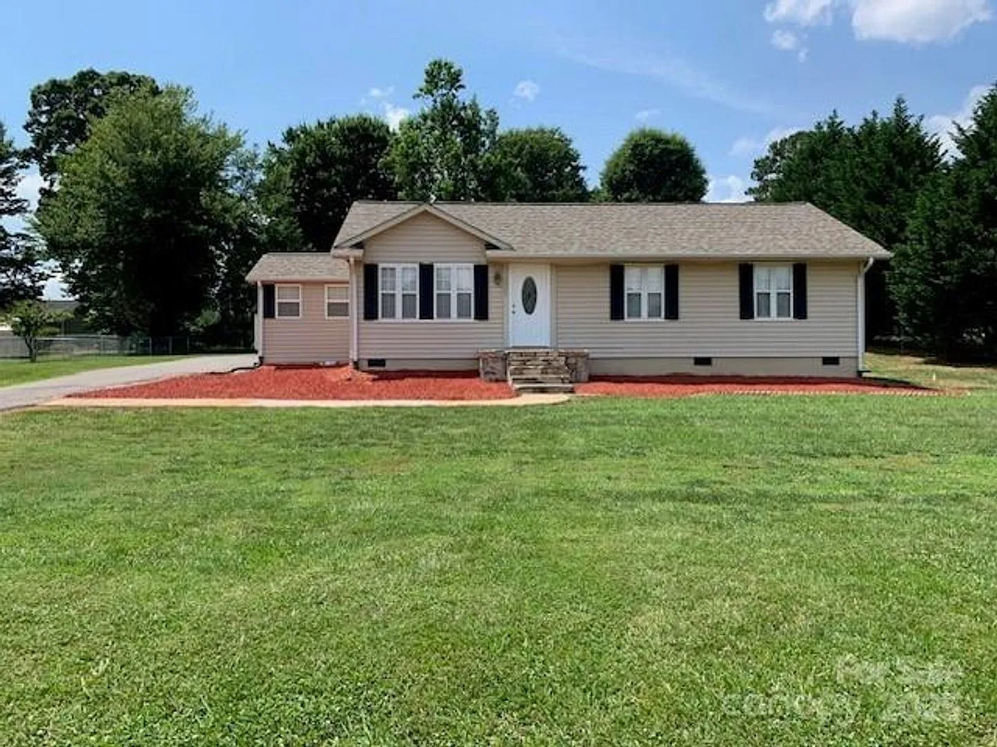 3 Bed, 2 Bath Home in Lenoir - Fenced in Backyard — Photo 1