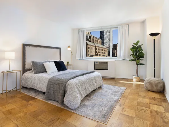 230 West 55th Street image 4 of 12