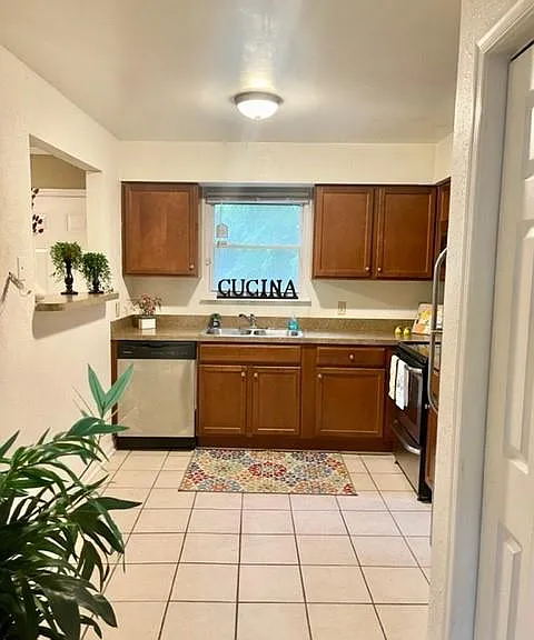 915 Madison Ave — Photo 4