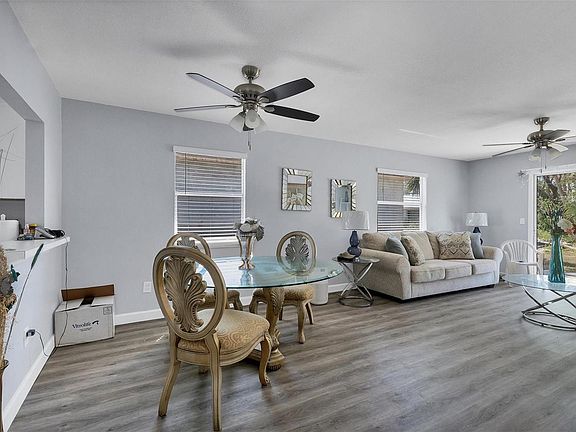 5th image of 313 Camillia Ln #A