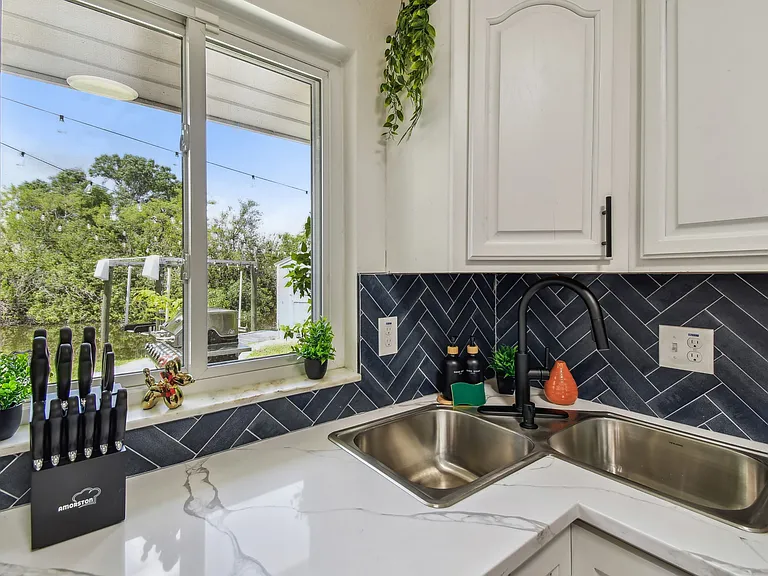 8611 Driftwood Dr — Photo 38
