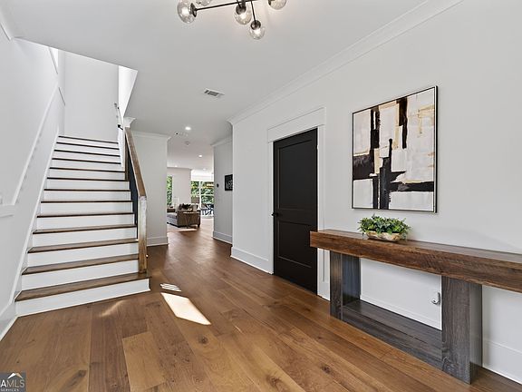 4th image of 274 White St