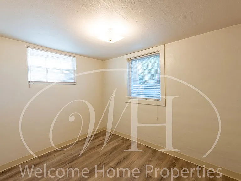 228 SE 6th St — Photo 5