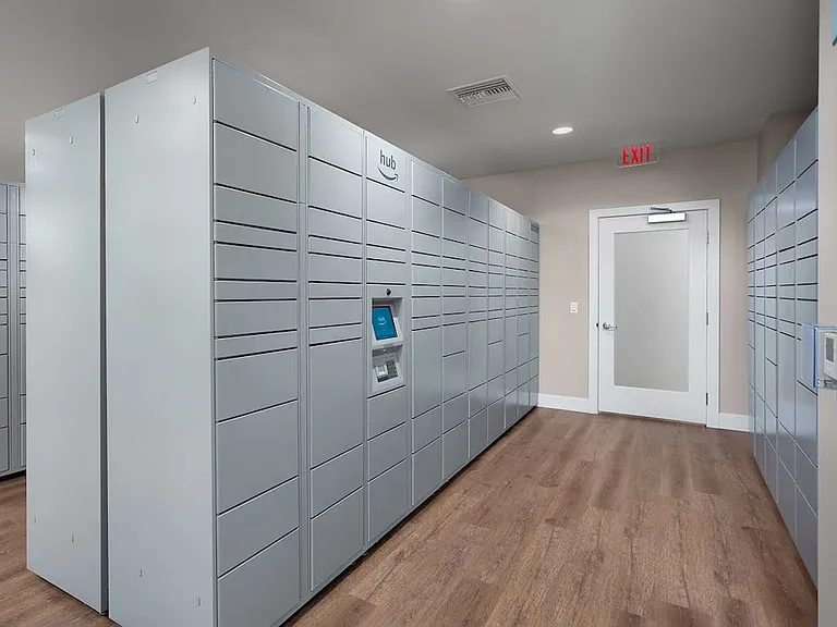 Amazon Hub-Lockers