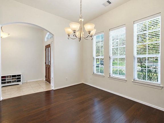 3rd image of 5315 Lilac Grove Ln