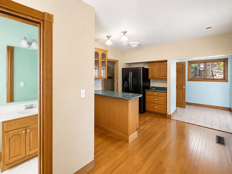 1727 Marshall Ave — Photo 7