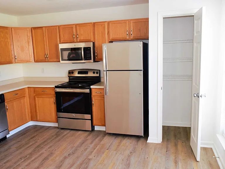 Valley Stream Village Townhomes — Photo 12