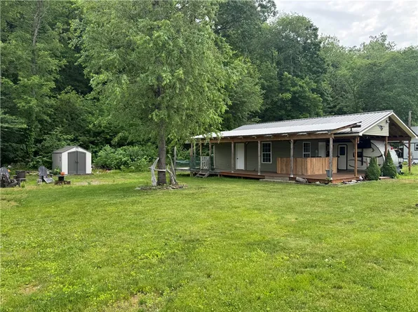 110 Kiski Camp Dr, Leechburg, PA 15656