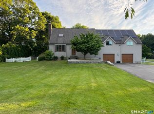 425 Schoolside Ln, Guilford, CT 06437